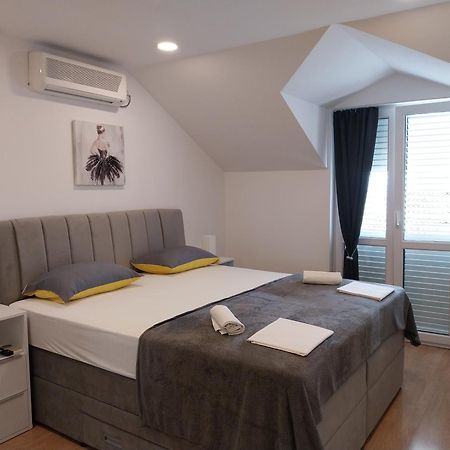 מאקרסקה Apartments Rose Loboja מראה חיצוני תמונה