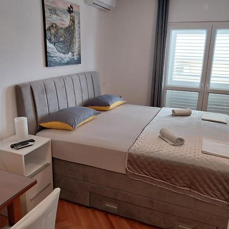 מאקרסקה Apartments Rose Loboja מראה חיצוני תמונה