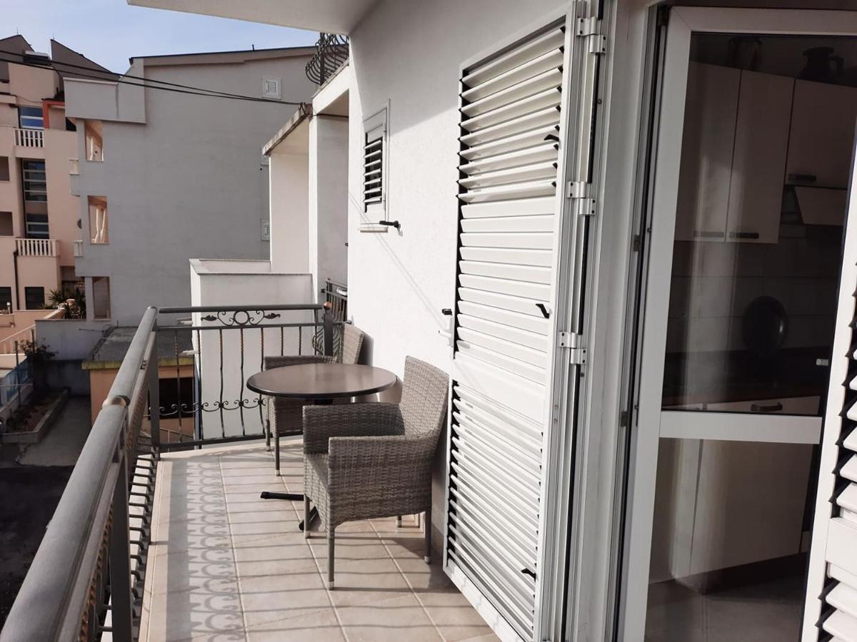 מאקרסקה Apartments Rose Loboja מראה חיצוני תמונה