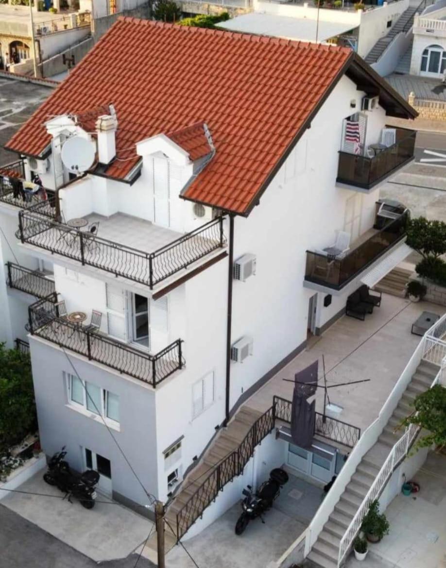 מאקרסקה Apartments Rose Loboja מראה חיצוני תמונה