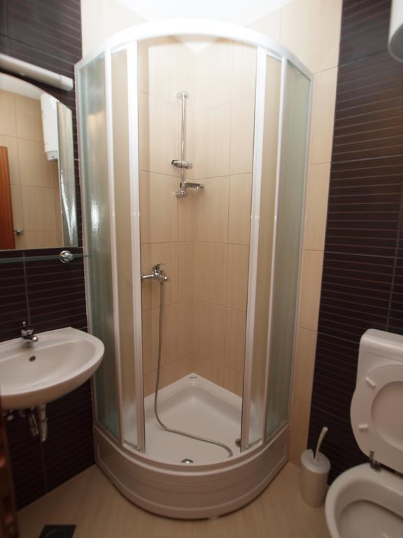מאקרסקה Apartments Rose Loboja מראה חיצוני תמונה